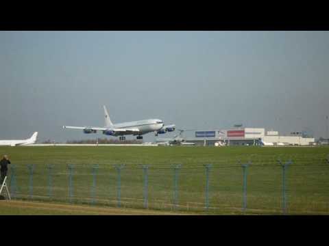 Romavia  Boeing 707 landing in Prague