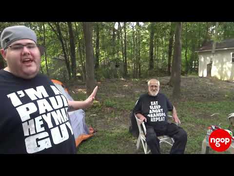 Gjyshi zevzek kampon në oborr | NGOP.TV