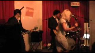 "The main things about me" by Aurea live at Fnac AlgarveShopping Guia.MP4