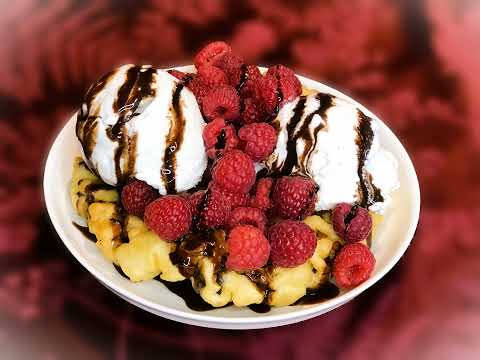Funnel cake with ice cream and fruit,     Dronjavi kolac, jednostavan a tako ukusan