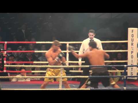 Ring Announcer Marco Malinverno presenta Clemente Russo a  Caserta - Dicembre 2011.mp4