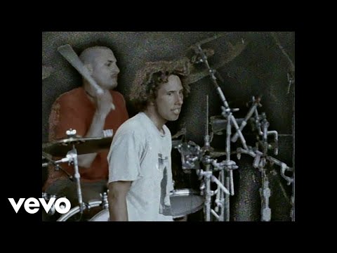 Rage Against The Machine - Bulls On Parade (Official Music Video)