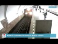 Коляска с младенцем упала на рельсы в метро 