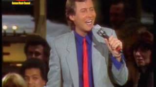 Michael Holm - Liebe braucht Nähe