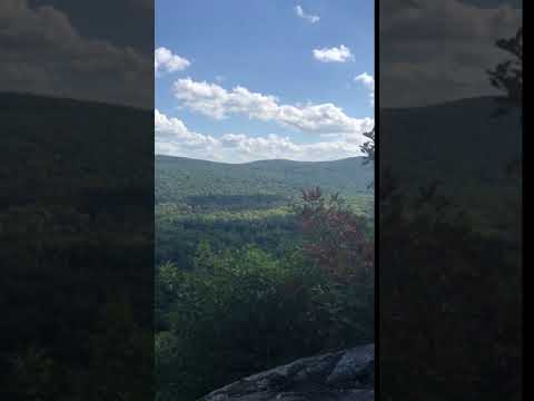 View along the escarpment with Lake of the Clouds in the background