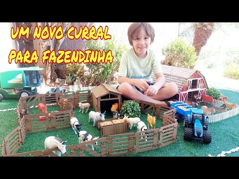 Fazendinha de Brinquedo Felipe Canopf - Um curral com boi cavalo trator e colheitadeira Cow Toy Farm