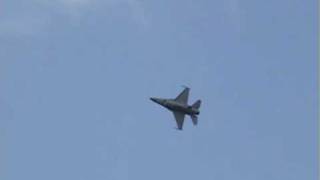 preview picture of video 'Binghamton Airshow 2008 F-16 Falcon Demonstration'