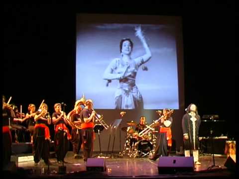 Ghar Aaya Mera Pardesi - Rafaqat Ali Khan and The Bollywood Brass Band