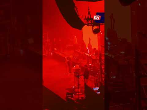 "2 minuti" di Calcutta: la versione live dal Palalottomatica di Roma