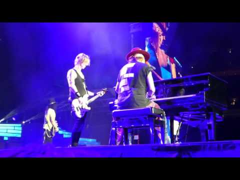 Wish You Were Here (guitar duet) / Layla piano outro / November Rain - Guns N' Roses (07-24-16)