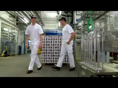 Emmi - Nils Mani und Reto Schmidiger als Fabrikarbeiter