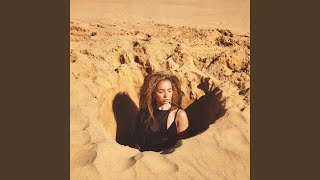 Musik-Video-Miniaturansicht zu Head In The Ground Songtext von Ella Eyre feat. Tiggs Da Author