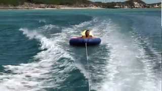 preview picture of video 'Cray Dive and ski tubing fun at Rockingham - Doug's Boat'