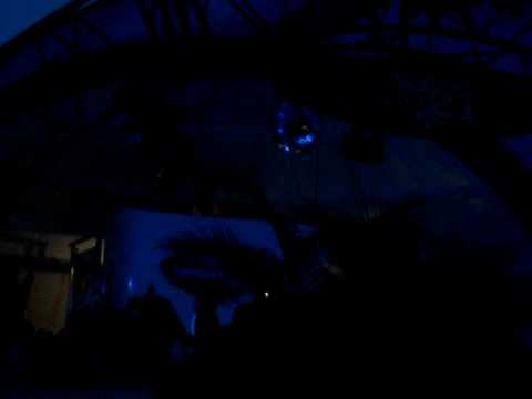 kiss my grass 08 [KMG] (Adam bartas) [crookers love 2 edit]