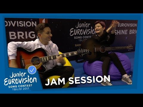 MADLOBA! QUICK LESSON IN IRISH 🇮🇪 AND GEORGIAN 🇬🇪 WITH MUIREANN AND GRIGOL