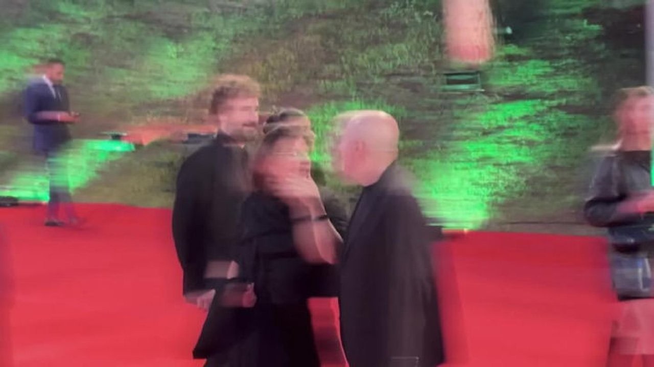 Tommaso Paradiso sul red carpet del Festival del Cinema di Roma