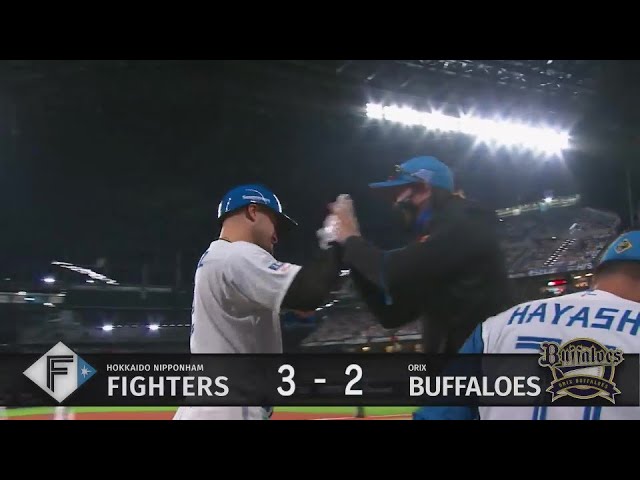 【7回裏】代打で最高の仕事!! ファイターズ・マルティネス ライトへ逆転2ランホームラン!! 2024年7月30日 北海道日本ハムファイターズ 対 オリックス・バファローズ