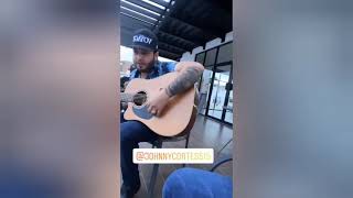 Los plebes del rancho de Ariel Camacho (Johnny cortes) - Junto a un perro