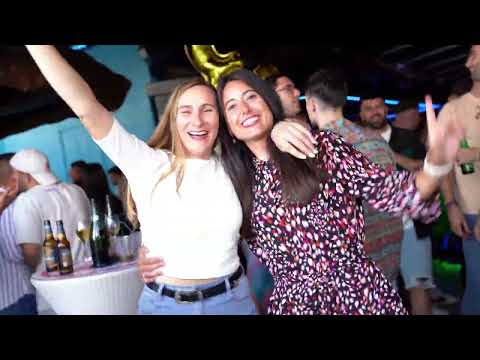 De Fiesta en Maui Beach Mojácar