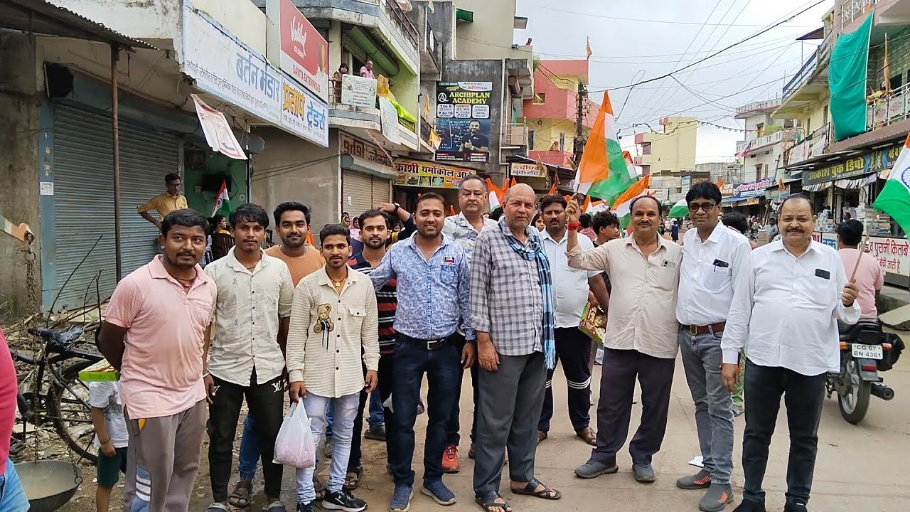 तिरंगा रैली का गाजे-बाजे के साथ जोशीला स्वागत, अभिनेत्री भाग्यश्री को देखने उमड़े लोग