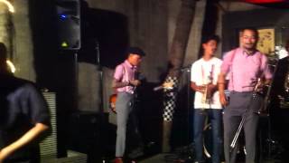 Bois Stompin - I Still Love You (The Slackers Cover) live at Backyard Cafe Kemang