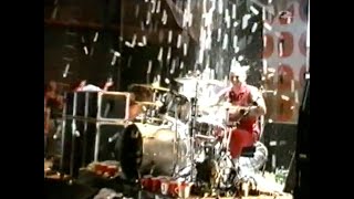 Download lagu RED HOT CHILI PEPPERS: Me and my friends -live (from the VHS-tape 'Off the Map'). Chad Smith pranked mp3