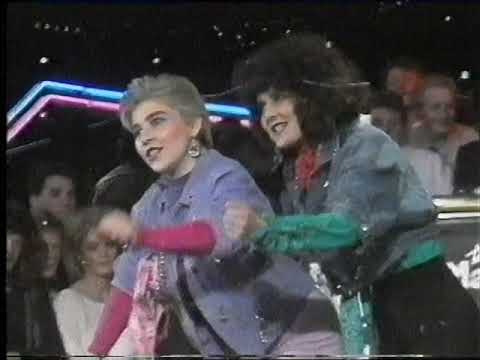 The Reynolds Girls "I'd Rather Jack" PERF (The Hit Man & Her, 25 Feb 89)
