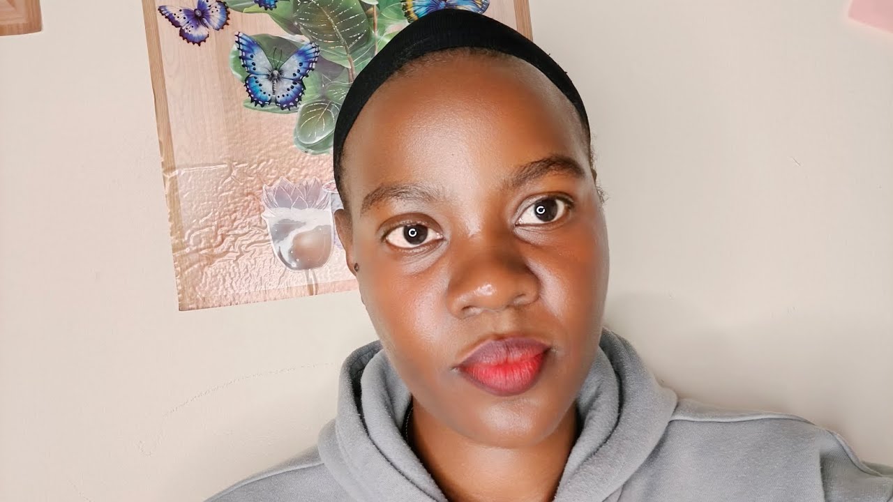 Omusajja bwaba akuzina nga tamala Kola bino ajja kusamula