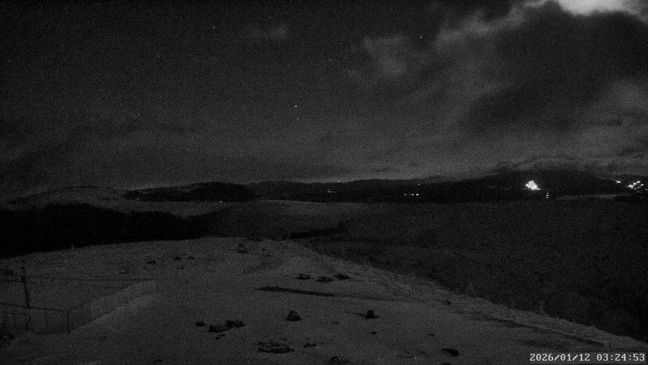 ライブカメラ１に映ったのは流れ星？それとも？（3:30～3:45がおすすめ　倍速再生推奨）3:40:54がいつもの流れ星