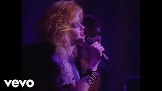 Download lagu Cyndi Lauper - True Colors (Live in Paris) mp3 Download lagu Cyndi Lauper - True Colors (Live in Paris) mp3