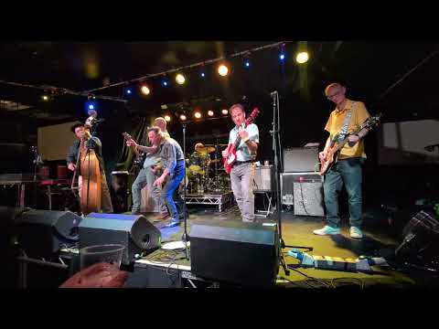 The Sting-Rays Escalator. Live performance at Slay, Glasgow (2025)