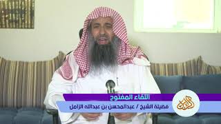 صورة معنى حديث " إذا رأيتم المداحين فاحثوا في وجوههم التراب "