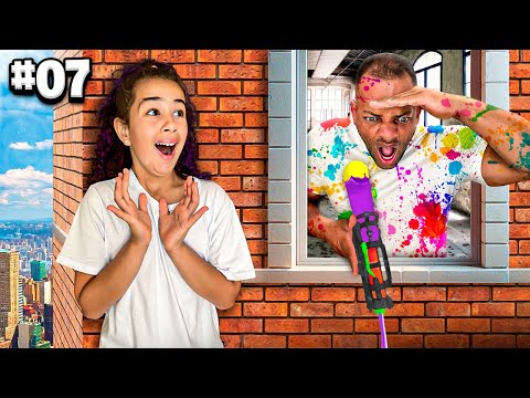 24 HORAS PERSEGUIDOS POR UM CAÇADOR PROFISSIONAL NO ESCONDE ESCONDE DAS CORES!