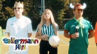 Musik-Video-Miniaturansicht zu Trinken ist auch Sport Songtext von Lorenz Büffel & Knossi