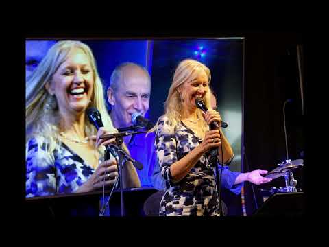 Banda Ipanema Beach Hotel toca Samba Do Aviao de A.C.Jobim