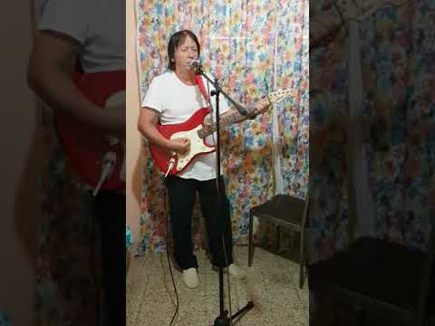 Bardh vrapi - kënga e Qomiles