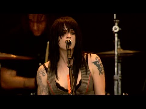 The Distillers - Beat Your Heart Out (Reading 2004)