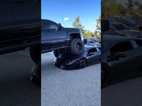 حادث شاحنة فوق Lamborghini