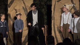 Die Aufführung von "Tom Sawyer und Huckleberry Finn" des Theater Naumburg in der Aula der Salztorschule wurde in einem TV-Bericht vorgestellt. Die Produktion, die von Kindern des Theaterpädagogischen Projekts aufgeführt wurde, begeisterte das Publikum mit ihrer kreativen
