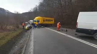 VIDEO FOTO - Accident pe Valea Oltului - Trafic blocat la Câineni 1 video