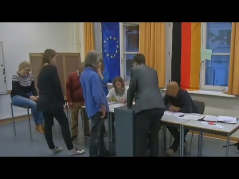 الانتخابات التشريعية الألمان يباشرون الإدلاء بأصواتهم وسط توقعات بولاية رابعة لميركل