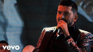 Y Si Se Quiere Ir (En Vivo) Lyrics English Translation