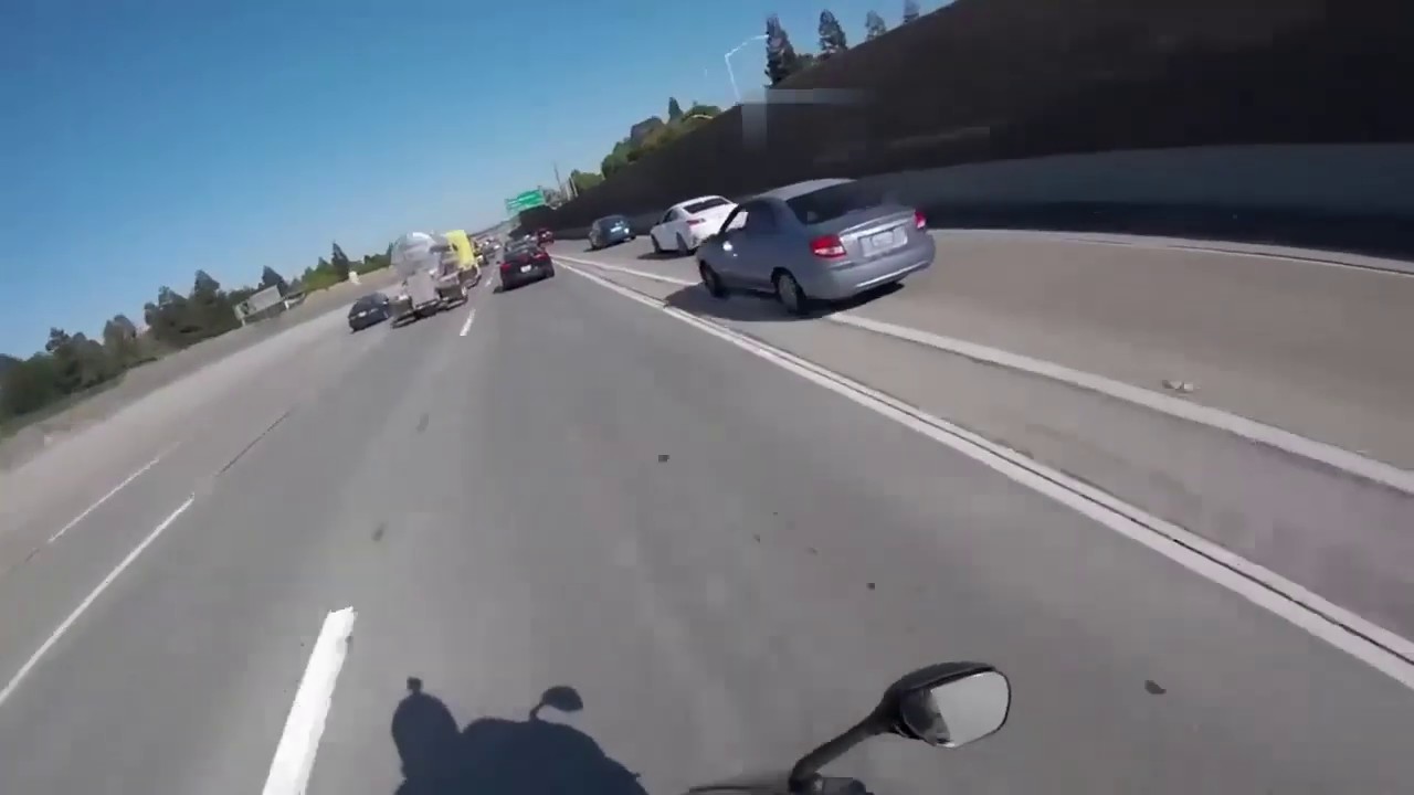 Авария на трассе в лучших традициях постановщиков трюков