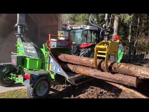 Cippatore Heizohack HM 6-300 azionato dal trattore Steyr