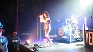 Yelle - &quot;Amour Du Sol&quot; (Live) at the Music Box (AC Mix...)