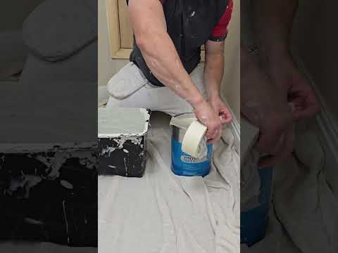 How to pour paint from a tin without getting it everywhere?