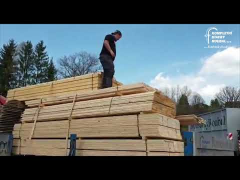 Zde je plně naloženo a jede se na Borová Lada - Roubenky a Stavby Roubal.