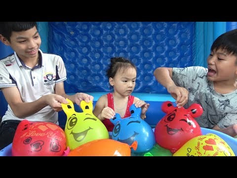 Family Fun Playtime with Balloons and nursery rhymes songs for kids - ABCkidTV Misa Video