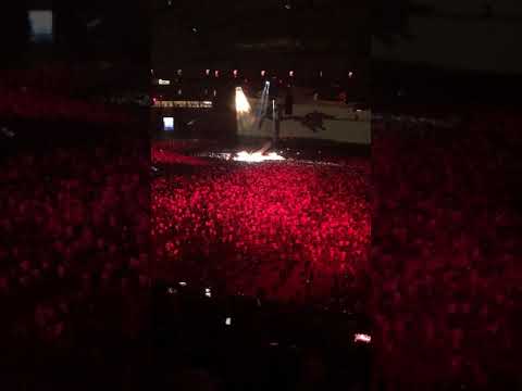 Sunday Bloody Sunday (Live in Singapore 12-01-19) - U2