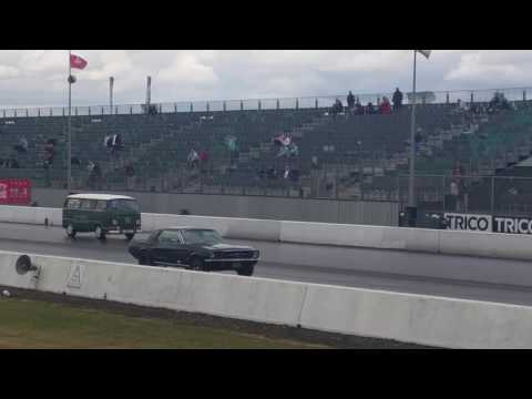 BJs Speedshop racing a Mustang 😎